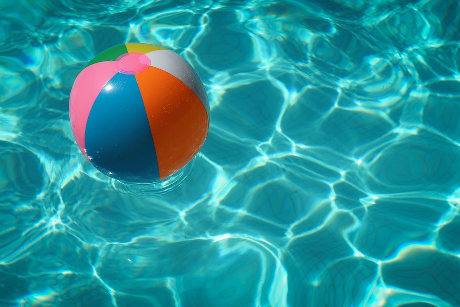 ball in pool 